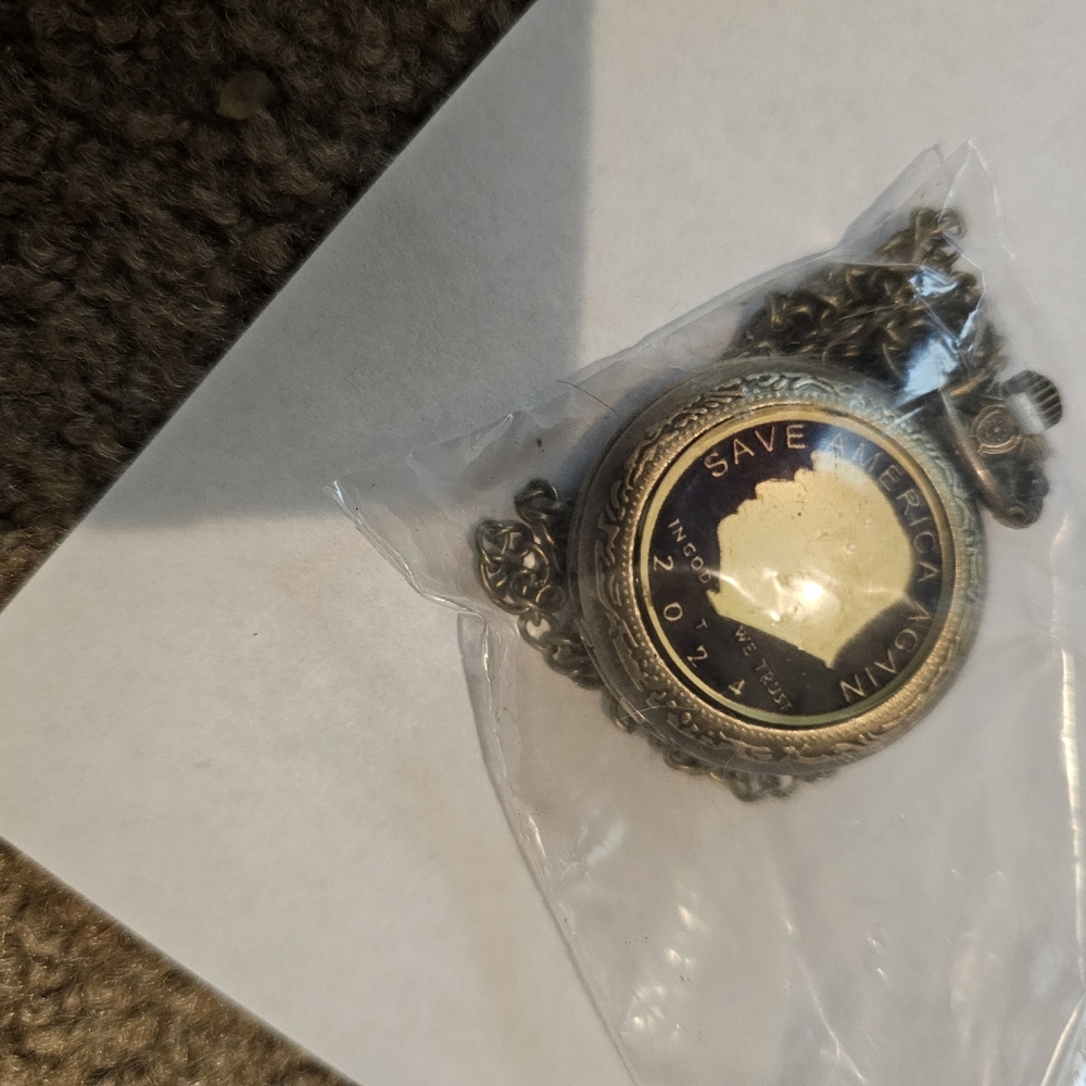 Trump - Picture 4 of 5